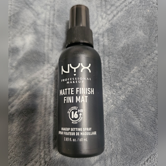 NYX MATTE FINISH Make-Up Setting Spray - Picture 1 of 2